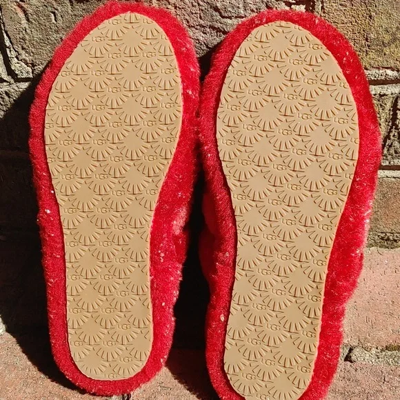 UGG Fluff Yeah Red Metallic Sparkle Slippers Size 8 (1525)